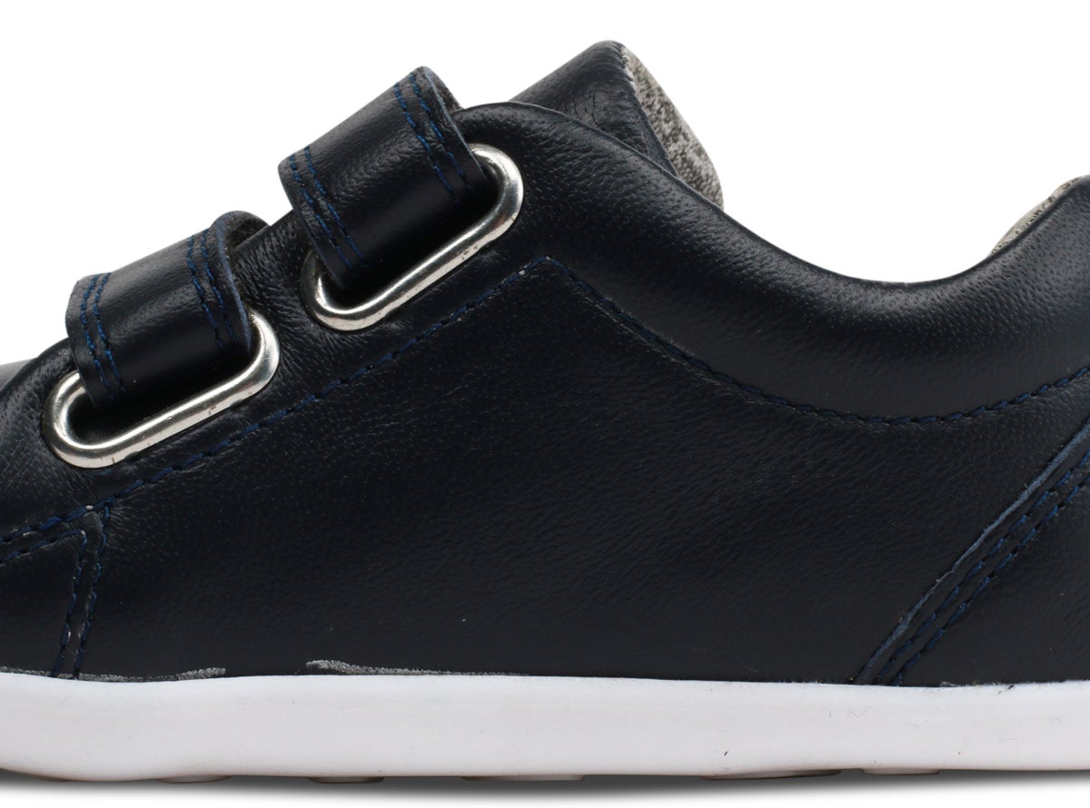 SU Grass Court Shoe in Navy Leather