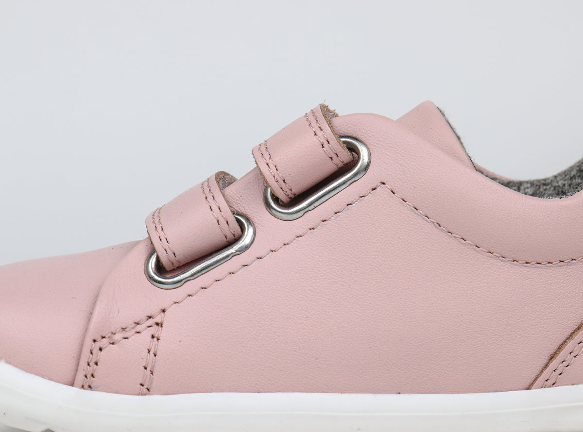 SU Grass Court Shoe in Seashell Pink