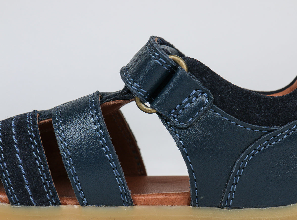 SU Roam Sandal in Navy Leather
